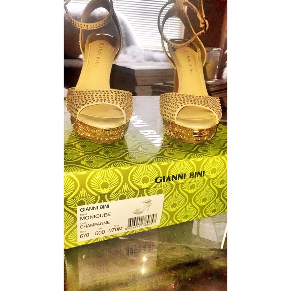 STAR STUDDED! - Picture 5 of 6